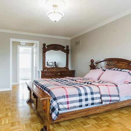 Beautiful Home 4 Bed, 3 Bath, Garage, Backyard! Mississauga Esterno foto