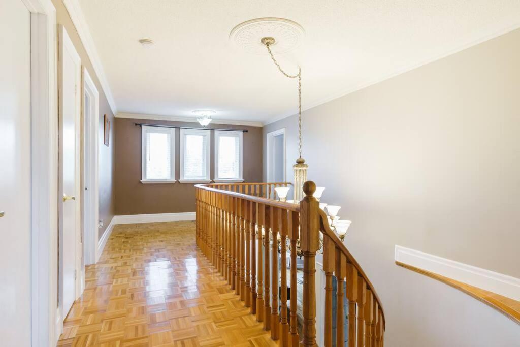 Beautiful Home 4 Bed, 3 Bath, Garage, Backyard! Mississauga Esterno foto