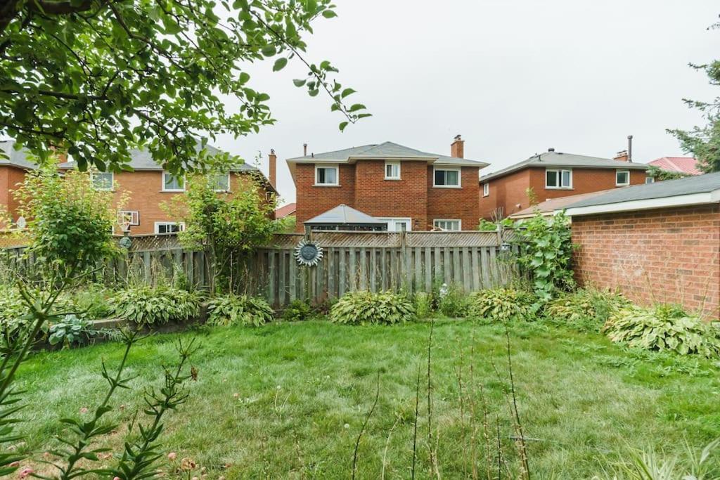 Beautiful Home 4 Bed, 3 Bath, Garage, Backyard! Mississauga Esterno foto