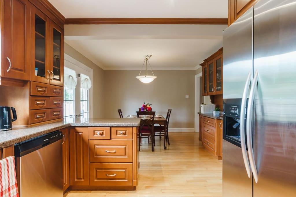 Beautiful Home 4 Bed, 3 Bath, Garage, Backyard! Mississauga Esterno foto