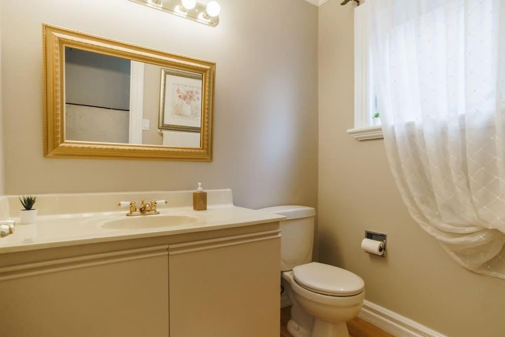 Beautiful Home 4 Bed, 3 Bath, Garage, Backyard! Mississauga Esterno foto