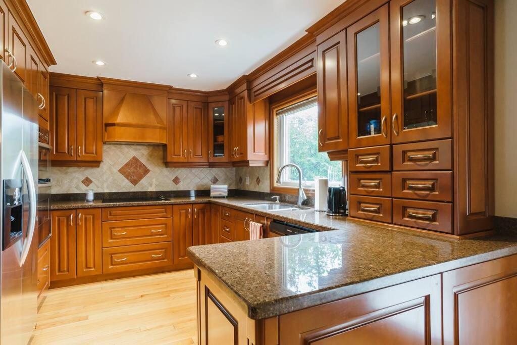 Beautiful Home 4 Bed, 3 Bath, Garage, Backyard! Mississauga Esterno foto