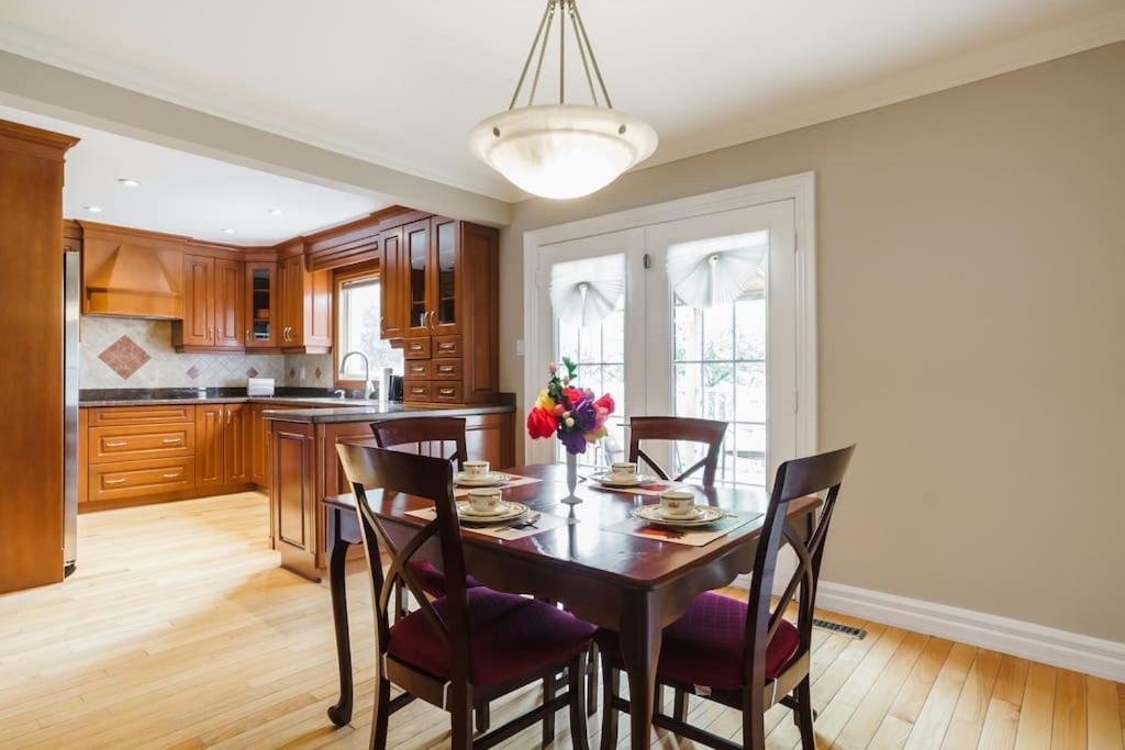 Beautiful Home 4 Bed, 3 Bath, Garage, Backyard! Mississauga Esterno foto
