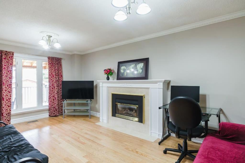 Beautiful Home 4 Bed, 3 Bath, Garage, Backyard! Mississauga Esterno foto
